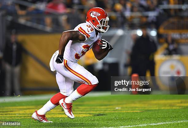 Knile Davis of the Kansas City Chiefs in action during the game against the Pittsburgh Steelers at Heinz Field on October 2, 2016 in Pittsburgh,...