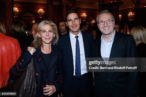 Journalist Anne Fulda, CEO of Radio France Mathieu Gallet and Autor of the piece, Laurent Ruquier attend the "A Droite A Gauche" : Theater Play at...