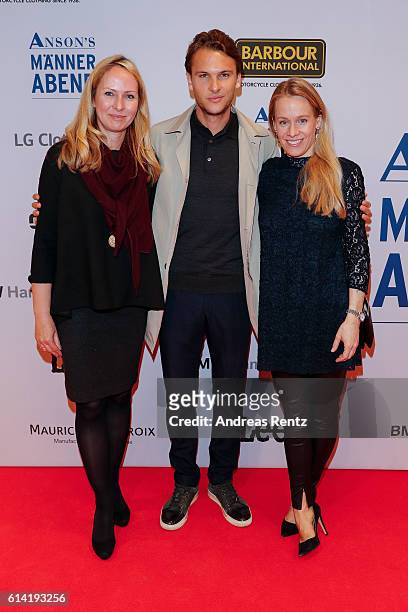 Lesja Ihm , Albin Ekdal of HSV and Kristine Logemann attend ANSON'S Maennerabend on October 12, 2016 in Hamburg, Germany.