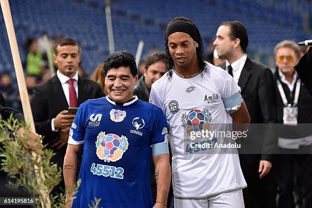Maradona Ronaldinho Stockfoto's en -beelden - Getty Images