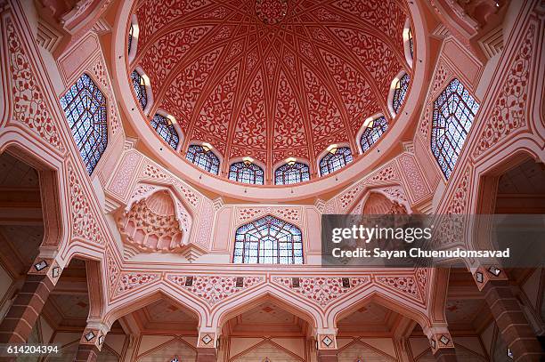 putra mosque_malaysia - putrajaya stockfoto's en -beelden