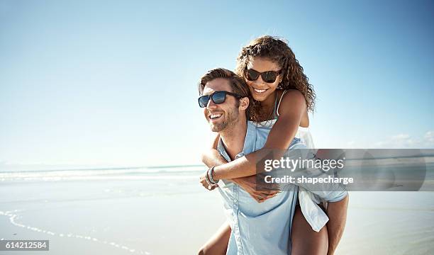 es un hermoso lugar para estar en el amor - beach fotografías e imágenes de stock