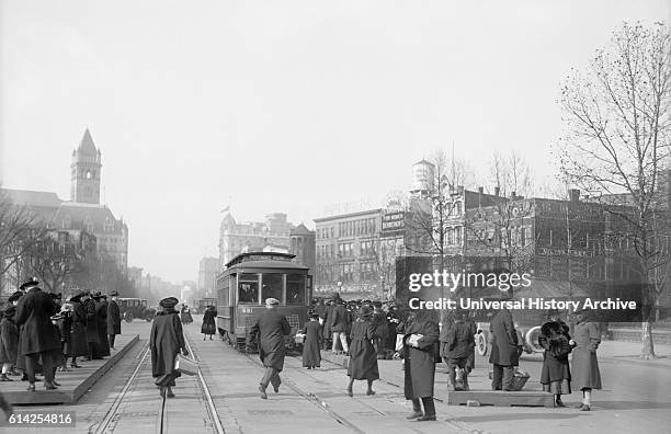 Street Scene, Pennsylvania Avenue, Washington DC, USA, circa 1916.