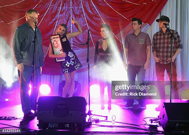 Jesse Riley Singer 95 Jesse Lee (Singer) Stock Photos, High-Res Pictures, and Images ...