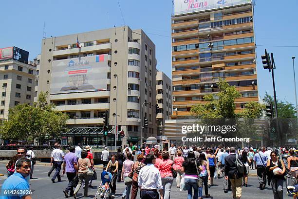 Avenida Liber Bernardo O'Higgins, street scene, busy intersection.