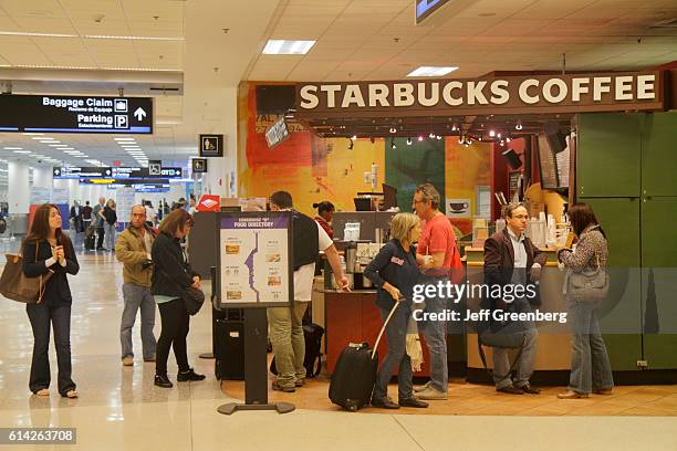 Queue Railing Starbucks 1,348 Mia Airport Photos & High Res Pictures - Getty Images