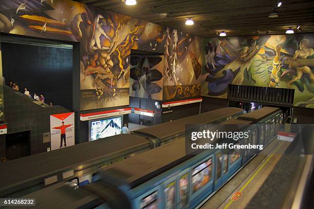 Universidad de Chile Metro Station, mural art.