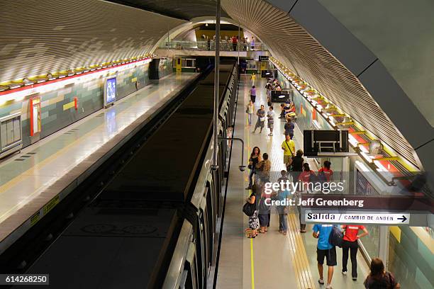 Los Domincos station platform.