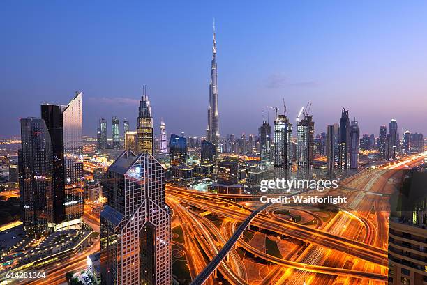 burj khalifa at night - dubai stockfoto's en -beelden