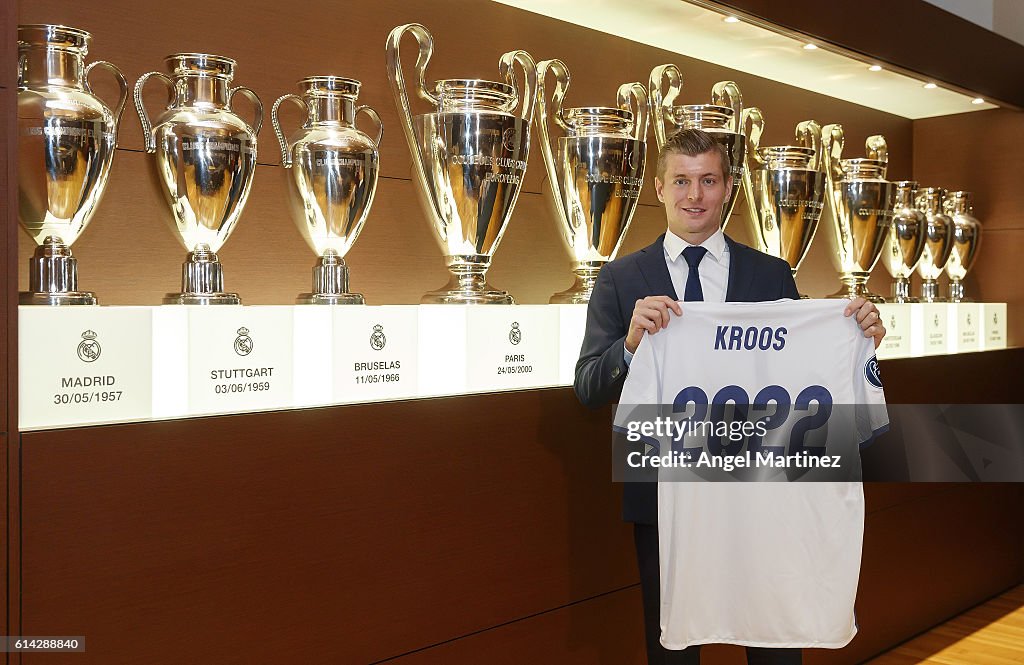 Toni Kroos Signs a Contract Extension with Real Madrid