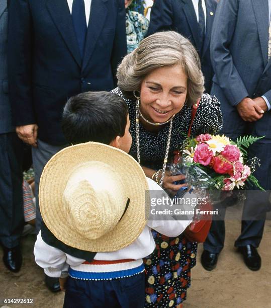 In her official trip to Paraguay,the Spanish Queen Sofia visit the settlement 'Villa Santander', 24th October 1990, Limpio, Paraguay. .