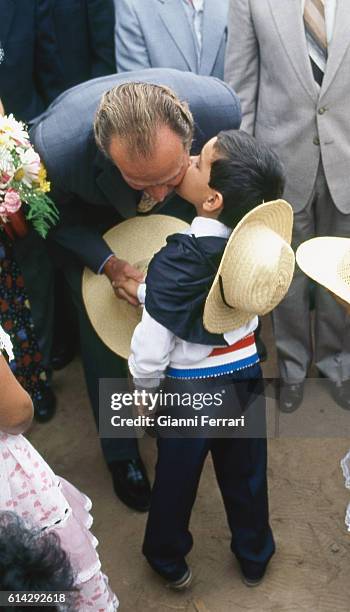 In his official trip in Paraguay the Spanish King Juan Carlos of Borbon visit the settlement 'Villa Santander', 24th October 1990, Limpio, Paraguay. .