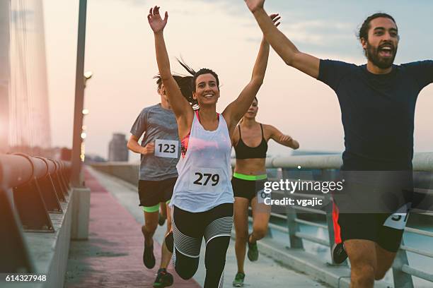 marathonläufer. - sports race stock-fotos und bilder