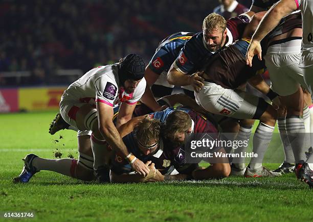 Joe Marler of Harlequins scores the opening try during the European Rugby Challenge Cup match between Harlequins v Stade Francais Paris on October...