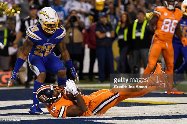 Denver Broncos wide receiver Bennie Fowler catches a bullet in the gut to make the score 21-9 the San Diego Chargers at Qualcomm Stadium, San Diego,...