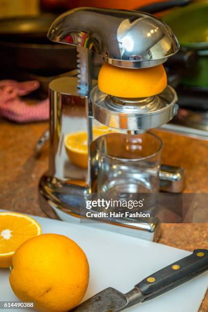 juicing oranges - handbuch stock-fotos und bilder