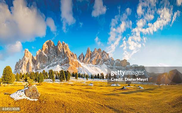 sunset at geisler group in southtirol, alps - goldene stunde 個照片及圖片檔