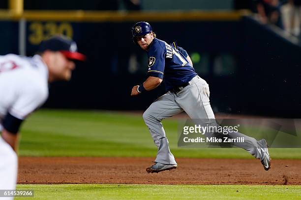 Kirk Nieuwenhuis of the Milwaukee Brewers runs the bases during the game against the Atlanta Braves at Turner Field on May 26, 2016 in Atlanta,...