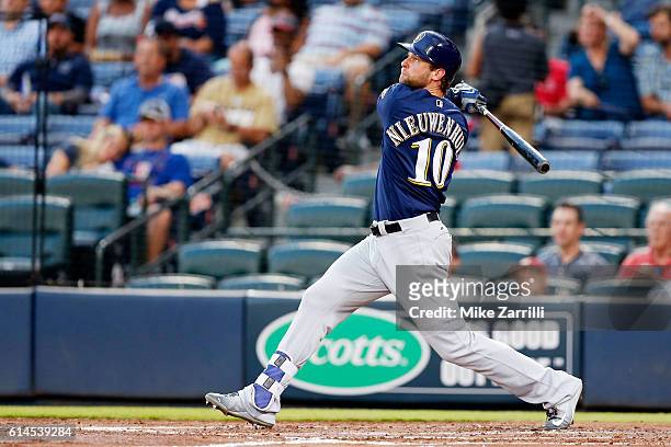 Kirk Nieuwenhuis of the Milwaukee Brewers bats during the game against the Atlanta Braves at Turner Field on May 26, 2016 in Atlanta, Georgia.