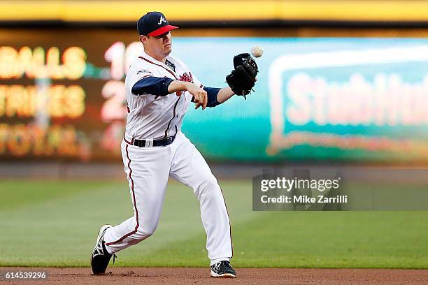 Kelly Johnson of the Atlanta Braves fields a ball during the game against the Milwaukee Brewers at Turner Field on May 26, 2016 in Atlanta, Georgia.