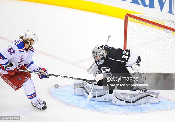 New York Rangers Left Wing Carl Hagelin [10542] scores a shorthanded goal on Los Angeles Kings Goalie Jonathan Quick [5348] for the Rangers second...