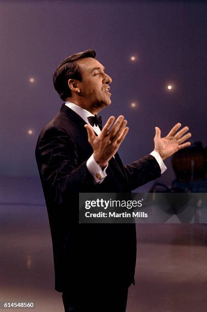 Actor and singer Jim Nabors performs during an act circa 1970. Nabors is also known for singing "Back Home Again in Indiana", prior to the start of...