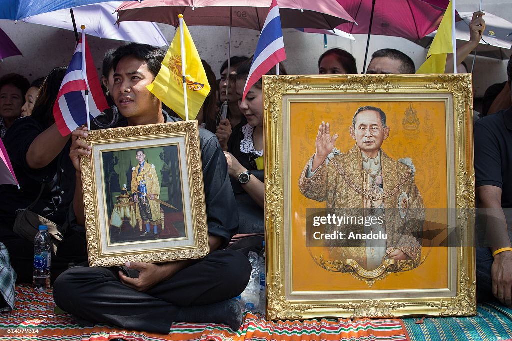 Royalists and well-wishers react to death of Thai King Bhumibol Adulyadej