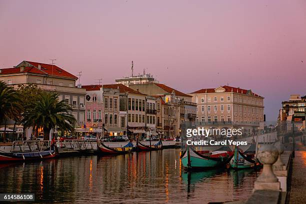 canal and boats in aveiro, at dusk,portugal - アヴェイロ県 ストックフォトと画像