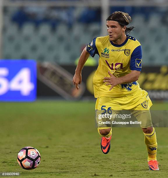 Perparim Hetemaj of AC Chievo Verona in action during the Serie A match between Pescara Calcio and AC Chievo Verona at Adriatico Stadium on October...