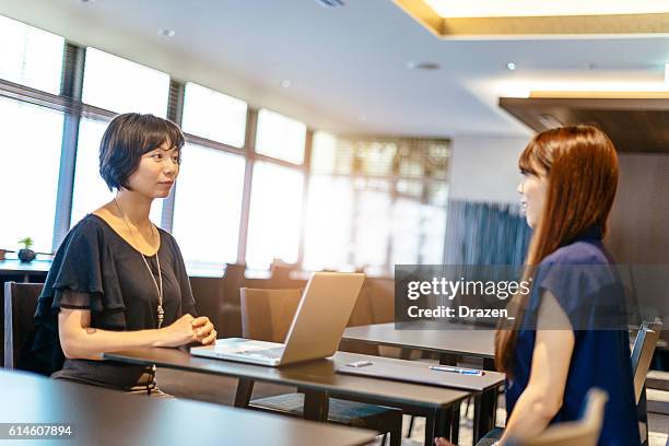 Japan Work Interview 40,564 Interview Japanese Stock Photos, High-Res Pictures, and Images ...