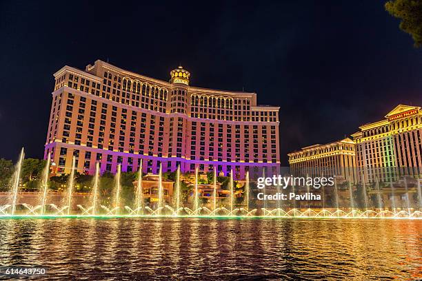 bellagio hotel cacino and caesars palace, las vegas, usa - caesars palace imagens e fotografias de stock