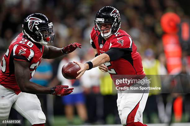 Atlanta Falcons Quarterback Matt Ryan hands the ball off to Atlanta Falcons Running Back Tevin Coleman during a game against the New Orleans Saints...