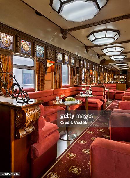 a dining car - railroad car stock-fotos und bilder