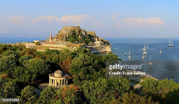 view on the maitland rotunda and the old fortress, corfu, greece - ケルキラ島 ストックフォトと画像