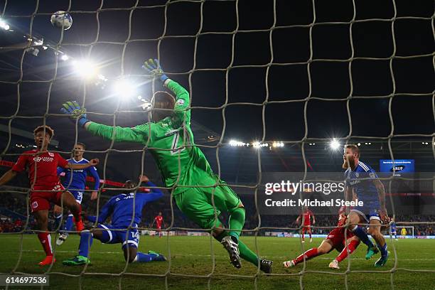 Bobby Reid of Bristol City misses from close range with a golden chance during the Sky Bet Championship match between Cardiff City and Bristol City...