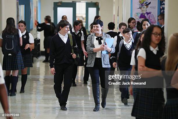 Strange Case" - The Evil Queen and Hyde continue on their quest to steal Dr. Jekyll's serum; Snow looks forward to her first day back as a school...