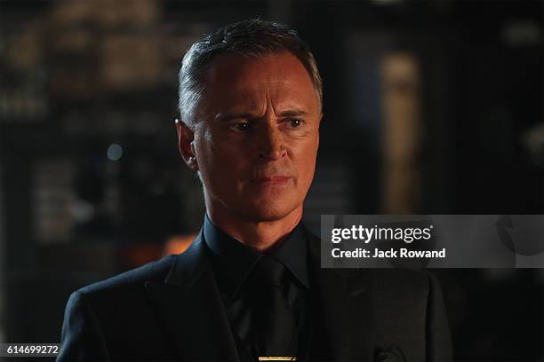 Strange Case" - The Evil Queen and Hyde continue on their quest to steal Dr. Jekyll's serum; Snow looks forward to her first day back as a school...