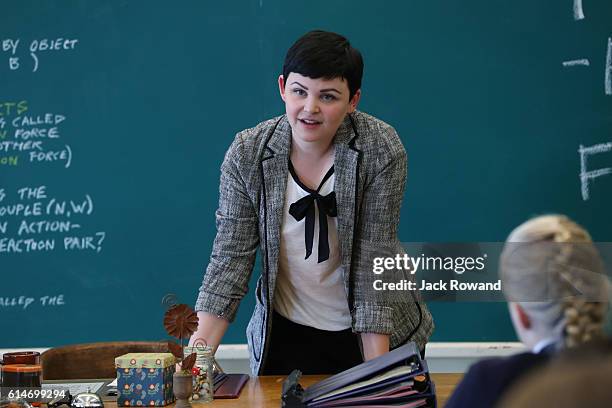 Strange Case" - The Evil Queen and Hyde continue on their quest to steal Dr. Jekyll's serum; Snow looks forward to her first day back as a school...