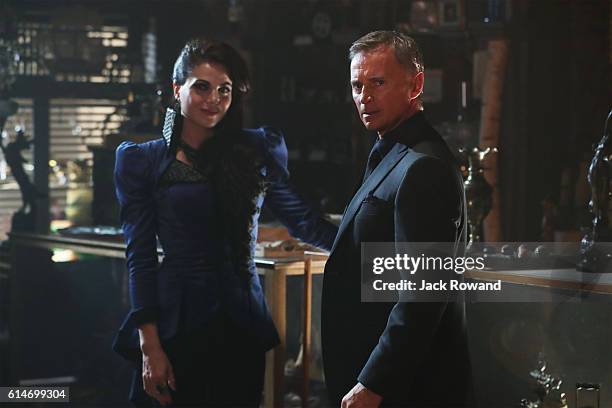 Strange Case" - The Evil Queen and Hyde continue on their quest to steal Dr. Jekyll's serum; Snow looks forward to her first day back as a school...