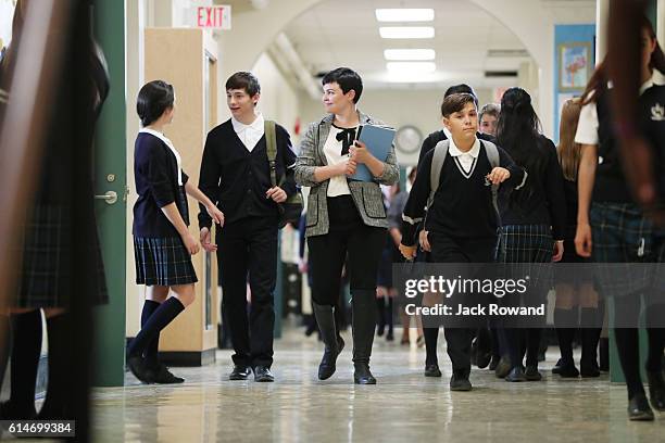 Strange Case" - The Evil Queen and Hyde continue on their quest to steal Dr. Jekyll's serum; Snow looks forward to her first day back as a school...