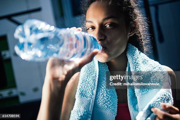 hydrating is essential - daily sport girls bildbanksfoton och bilder