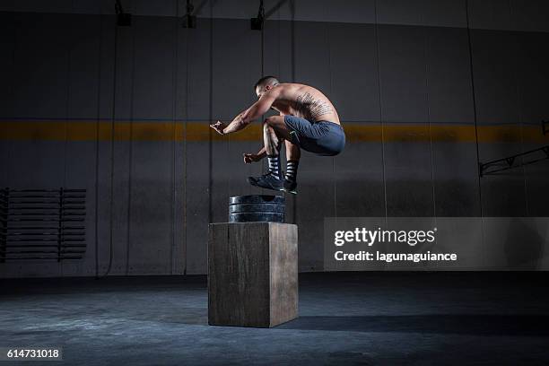 jump to the box - human muscle stockfoto's en -beelden