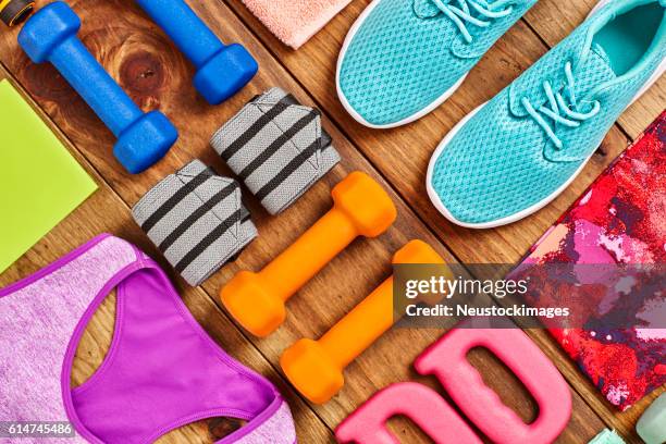 flat lay - sports equipment arranged on hardwood floor - fitnessapparatuur stockfoto's en -beelden