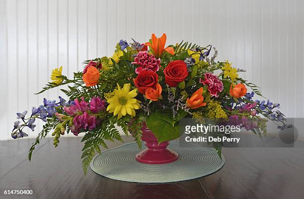 wedding centerpiece - flower arrangement carnation ストックフォトと画像