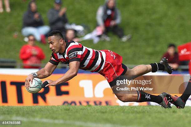 Toni Pulu of Counties Manukau scores a try during the round nine Mitre 10 Cup match between Counties Manukau and Canterbury on October 15, 2016 in...