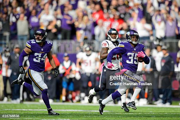 Marcus Sherels of the Minnesota Vikings returns a punt against the Houston Texans during the game on October 9, 2016 at US Bank Stadium in...