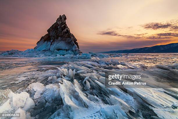 elenka island at sunset, lake baikal - irkutsk stockfoto's en -beelden