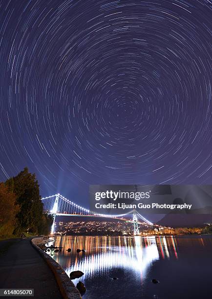 lions gate bridge and star trails, night at stanley park, vancouver - vancouver lions gate stock pictures, royalty-free photos & images