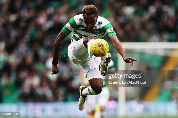 Moussa Dembele of Celtic controls the ball during the Ladbrokes Scottish Premiership match between Celtic and Motherwell at Celtic Park Stadium on...