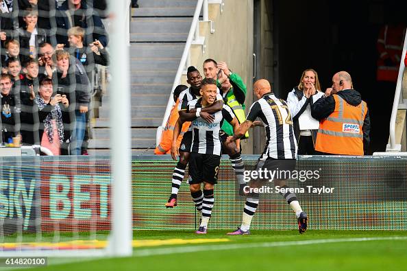 Newcastle United v Brentford - Sky Bet Championship Newcastle United v Brentford - Sky Bet Championship
